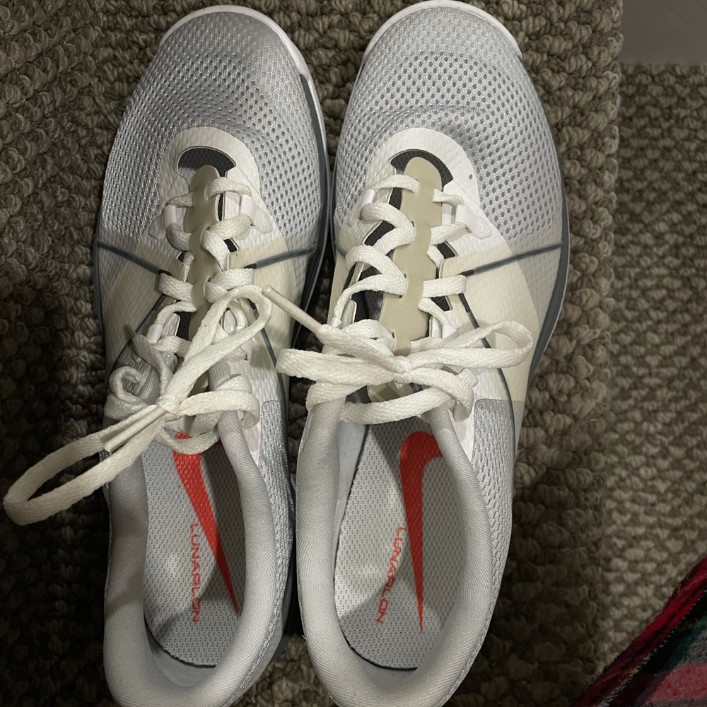 Women’s Nike golf shoe